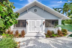 1375 Gordon Dr, Naples, FL 34102 - Photo 3