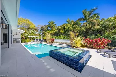 1300 Nautilus Rd, Naples, FL 34102 - Photo 37