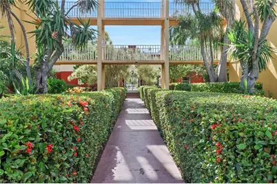 2366 E. Mall Dr #Apt. 101, Fort Myers, FL 33901 - Photo 3