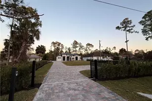 526 16th St SE, Naples, FL 34117 - Photo 3