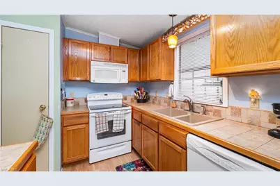 121 Grassy Key Ln, Naples, FL 34114 - Photo 3