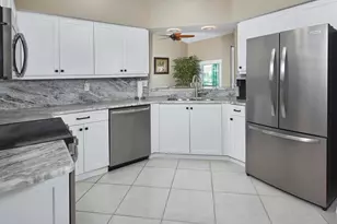 570 Windsor Sq, Naples, FL 34104 - Photo 9