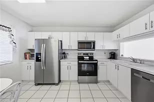 7760 Emerald Cir, Naples, FL 34109 - Photo 11