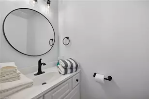 801 River Point Dr, Naples, FL 34102 - Photo 17