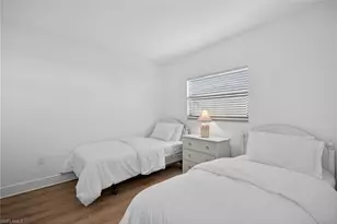 801 River Point Dr, Naples, FL 34102 - Photo 15