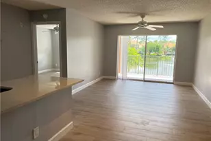 1205 Wildwood Lakes Blvd, Naples, FL 34104 - Photo 9