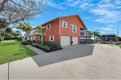 4741 Pembrooke Ln, Bonita Springs, FL 34134 - Photo 3