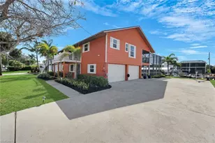 4741 Pembrooke Ln, Bonita Springs, FL 34134 - Photo 3