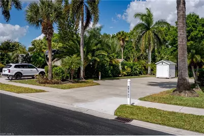 1076 Diamond Lake Cir, Naples, FL 34114 - Photo 11