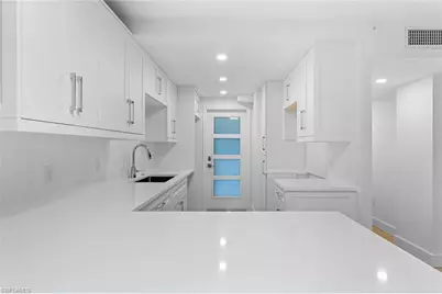 1300 Gulf Shore Blvd N #102, Naples, FL 34102 - Photo 5