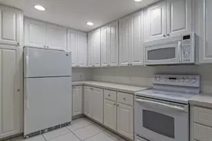 28576 Alessandria Cir, Bonita Springs, FL 34135 - Photo 5