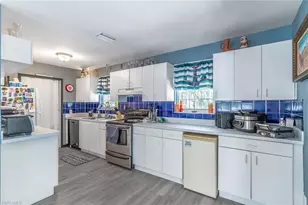 2940 Newman Dr, Naples, FL 34114 - Photo 9