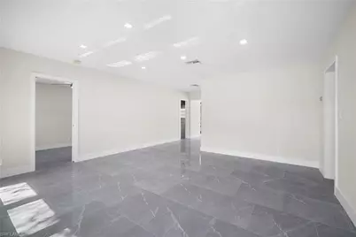 47 River Ct, Naples, FL 34110 - Photo 9