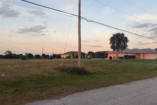 2102 NE 17th St, Cape Coral, FL 33909 - Photo 3