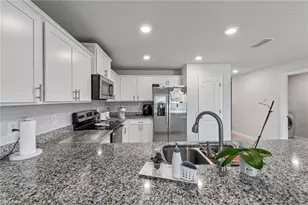 1013 NE 15th St, Cape Coral, FL 33909 - Photo 5