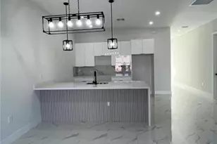 1009/1011 NE 15th Ln, Cape Coral, FL 33909 - Photo 13