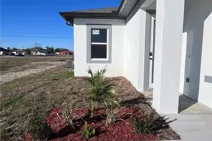 1009/1011 NE 15th Ln, Cape Coral, FL 33909 - Photo 7