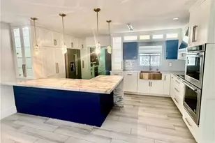 733 Pine Cone Ln, Naples, FL 34104 - Photo 9