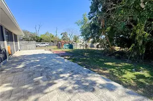 630 105th Ave N, Naples, FL 34108 - Photo 21