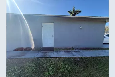 921 Jarmilla Ln, Fort Myers, FL 33905 - Photo 5