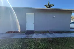 921 Jarmilla Ln, Fort Myers, FL 33905 - Photo 5