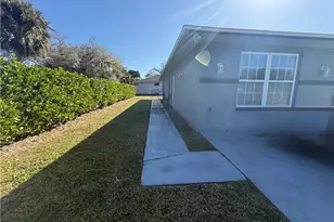 921 Jarmilla Ln, Fort Myers, FL 33905 - Photo 3