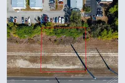 927 Kismet Pkwy E, Cape Coral, FL 33909 - Photo 5