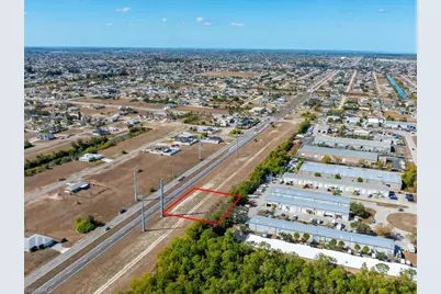 927 Kismet Pkwy E, Cape Coral, FL 33909 - Photo 11