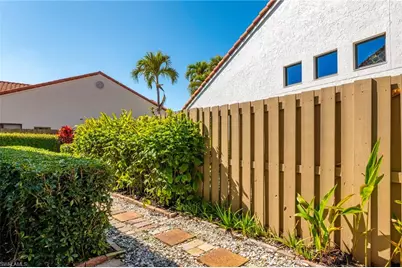 515 Beachwalk Cir, Naples, FL 34108 - Photo 23