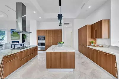 13675 Vanderbilt Dr #V10, Naples, FL 34110 - Photo 11