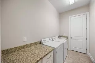 7825 Hawthorne Dr, Naples, FL 34113 - Photo 29