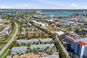 691 W Elkcam Cir, Marco Island, FL 34145 - Photo 37