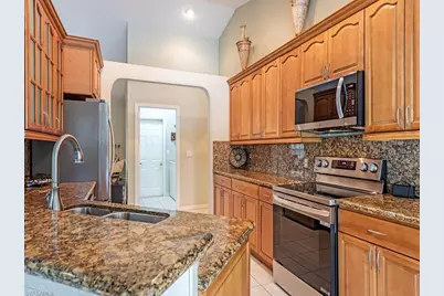 6827 Darby Ct, Naples, FL 34104 - Photo 7