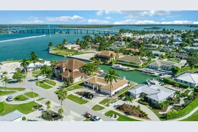 955 Iris Ct, Marco Island, FL 34145 - Photo 3