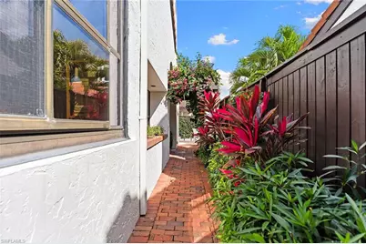 515 Bay Villas Ln, Naples, FL 34108 - Photo 23