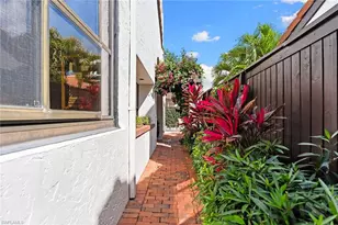 515 Bay Villas Ln, Naples, FL 34108 - Photo 23