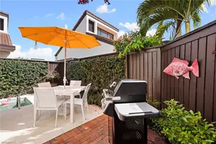 515 Bay Villas Ln, Naples, FL 34108 - Photo 21