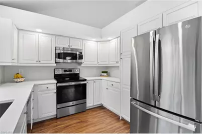 515 Bay Villas Ln, Naples, FL 34108 - Photo 9