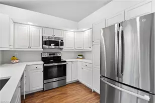 515 Bay Villas Ln, Naples, FL 34108 - Photo 9