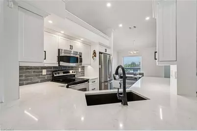 828 Gulf Pavilion Dr #201, Naples, FL 34108 - Photo 3