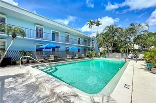 1065 8th St S, Naples, FL 34102 - Photo 5