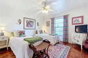 1065 8th St S, Naples, FL 34102 - Photo 31