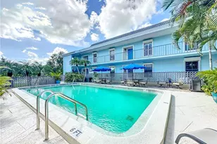 1065 8th St S, Naples, FL 34102 - Photo 7