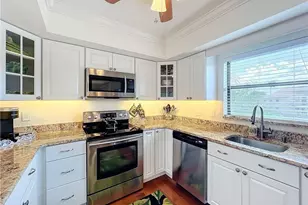 1065 8th St S, Naples, FL 34102 - Photo 15