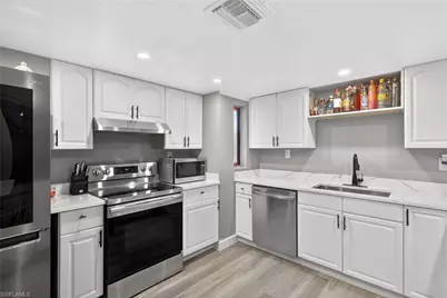 7123 Penner Ln #6, Fort Myers, FL 33907 - Photo 9