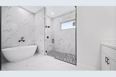 18 NE 11th Ln, Cape Coral, FL 33909 - Photo 17