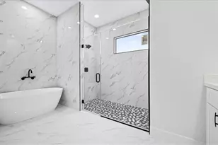 18 NE 11th Ln, Cape Coral, FL 33909 - Photo 17