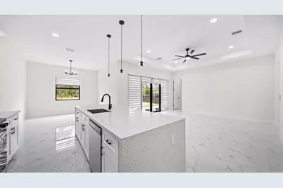 18 NE 11th Ln, Cape Coral, FL 33909 - Photo 11