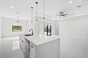 18 NE 11th Ln, Cape Coral, FL 33909 - Photo 11