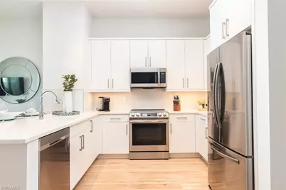 101 8th St S #304, Naples, FL 34102 - Photo 5